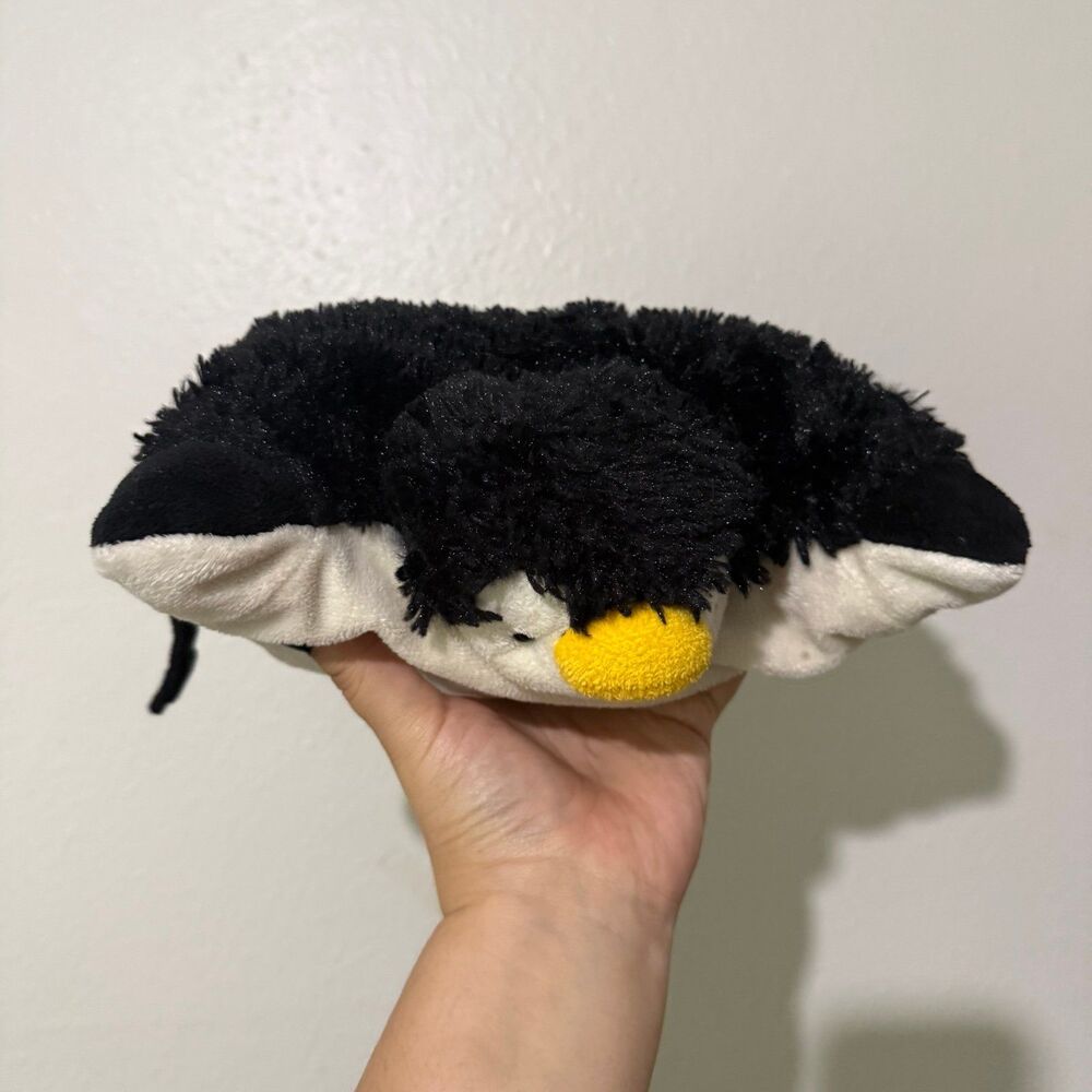 Pillow pet peewees penguin